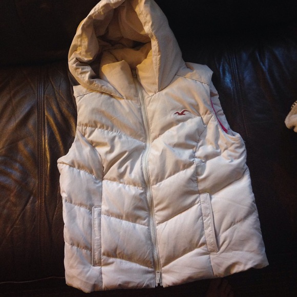 White Hollister Zip Up Bubble Vest