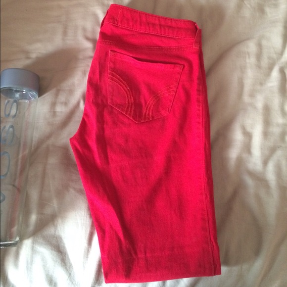 red hollister skinny jeans