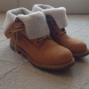 Women's Fold-over timberland boots. BRAND NEW