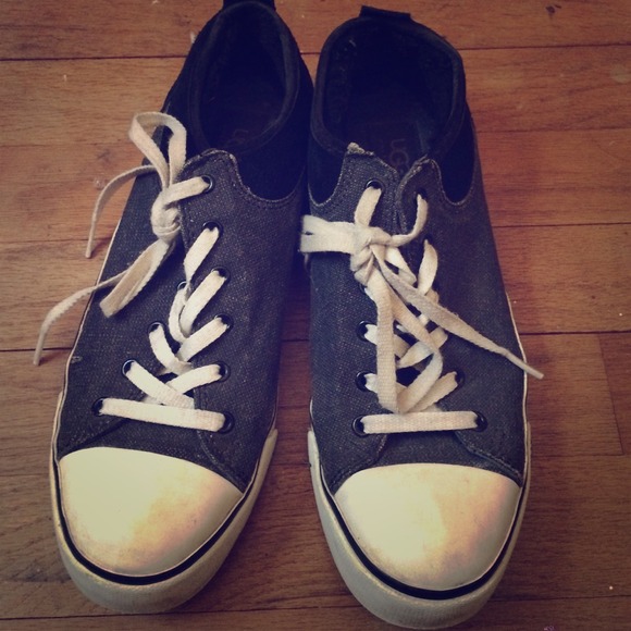 ✨REDUCED✨UGG Gym Shoes