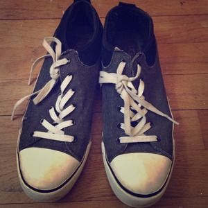 ✨REDUCED✨UGG Gym Shoes