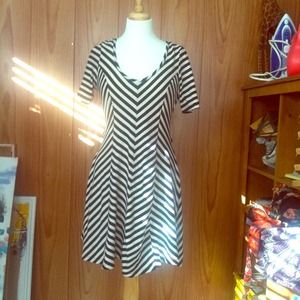 Black/beige striped jersey chevron dress Monteau
