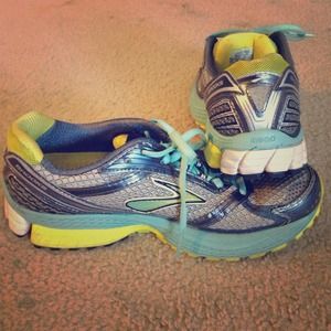 Brooks ghost running shoes size 8.5