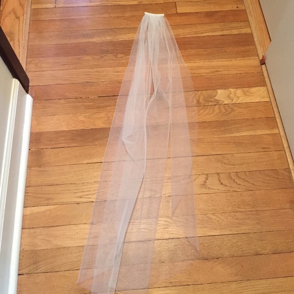 Fingertip veil. Last photo shows veil in ivory