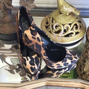 Jessica Simpson leopard pumps