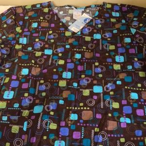 Scrub Top Size M - NWT