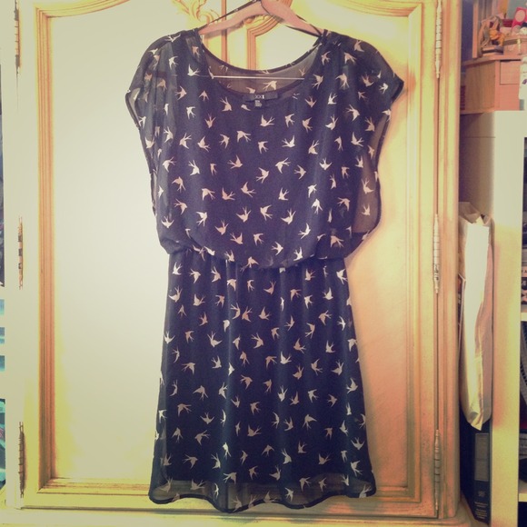 Never worn before. Sparrow print dress