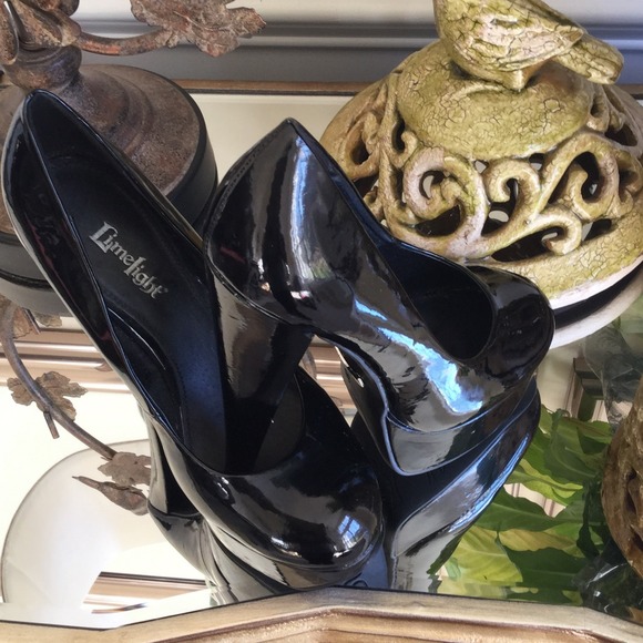 Black patent pump