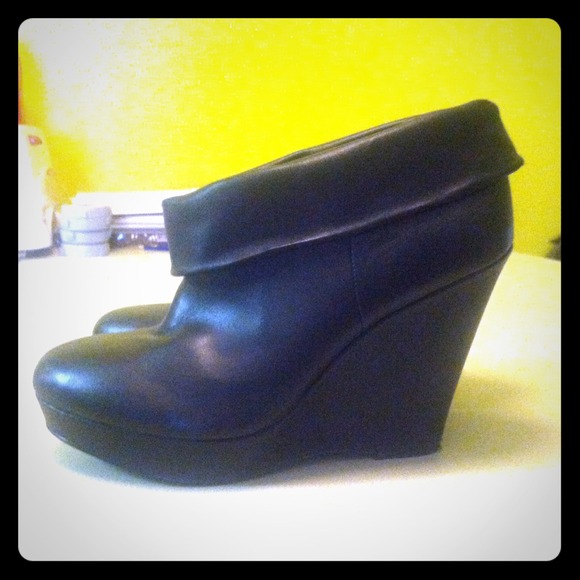 🎉 SALE 🎉 Kelsi Dagger platform wedge boot size9