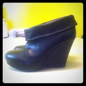 🎉 SALE 🎉 Kelsi Dagger platform wedge boot size9