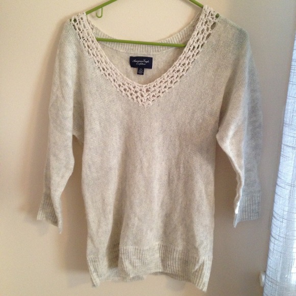 ****American eagle sweater