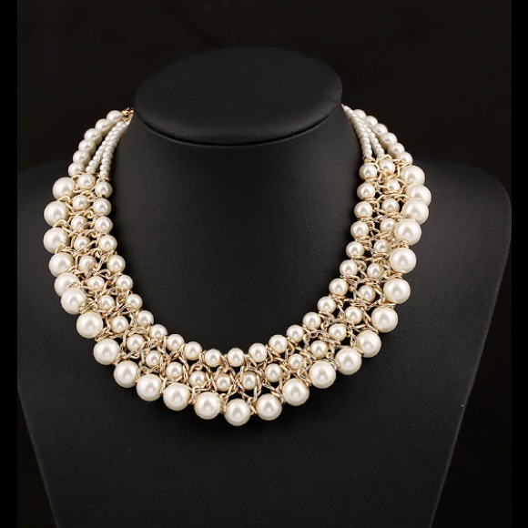 Jewelry - Pearl Gold Statement Necklace