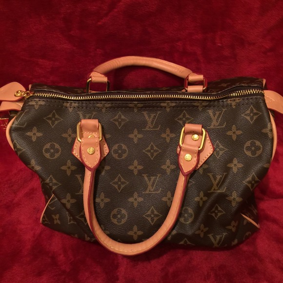 Fashion Bag. Never used. Speedy. key and lock.
