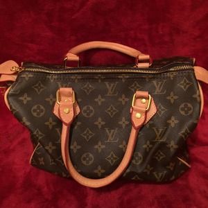 Fashion Bag. Never used. Speedy. key and lock.