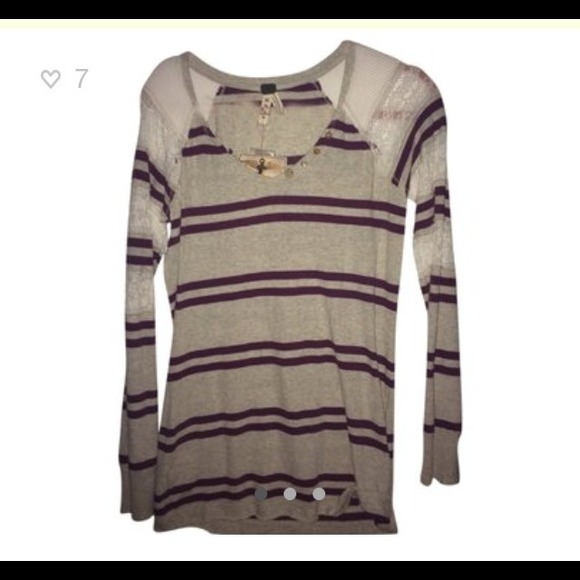 Adorable gray &burgundy sweater with lace sleeves!