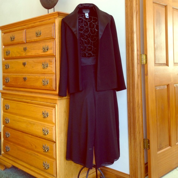 Dressy Blazer w/Crop Pants