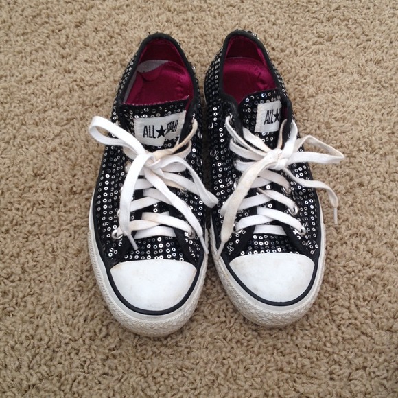 Cute sparkly converse! Size 7 1/2. Very worn!
