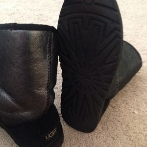 black shiny uggs black shiny uggs