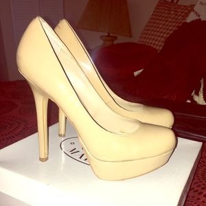 Steve Madden Blush Patent Pumps.. NO TRADES