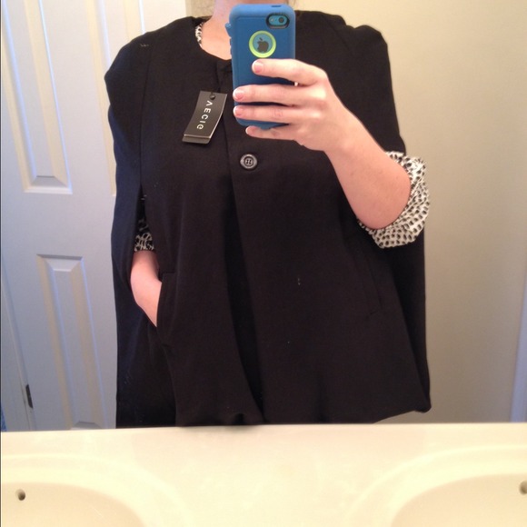 Vecig Jackets & Blazers - 🎉HP NWT Amazing Black Scandal Batwing Cape Poncho