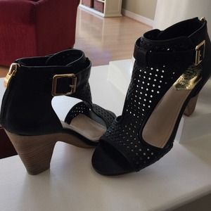 Black Vince Camuto Sandals