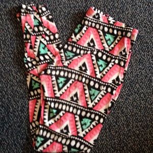 Tribal print leggings 💕