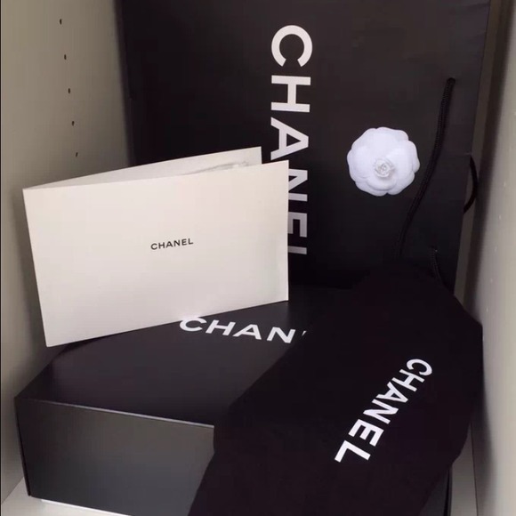 RARE FIND/SOLD OUT EVERYWHERE Chanel boy bag - Picture 3 of 4