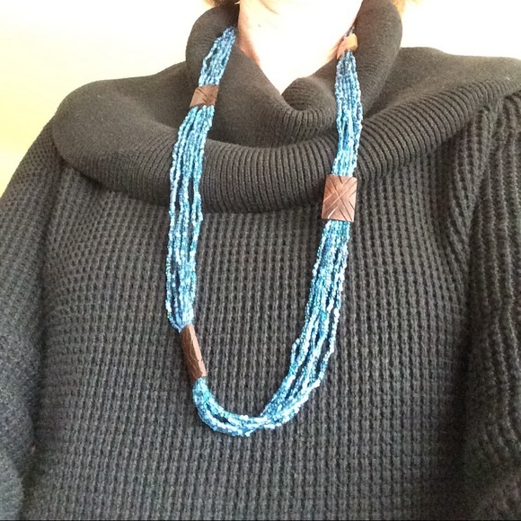 Blue beaded necklace with tribal wood accents - Picture 2 of 2