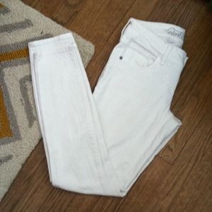 White skinny jeans