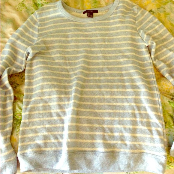 STRIPED LIGHT BLUE KNIT TOP