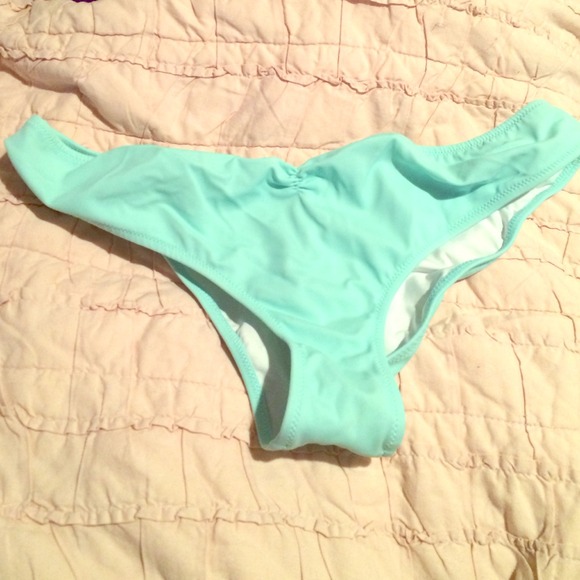 NWOT Pink bikini bottoms