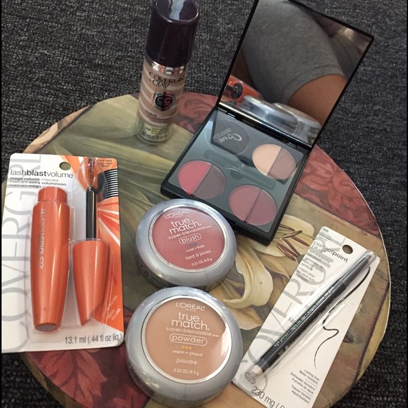 Brand New makeup bundle !!