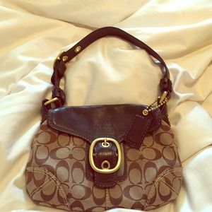 AUTHENTIC Coach shoulder bag