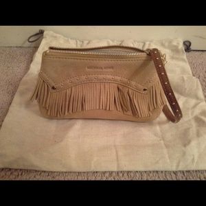 ¤SOLD¤Nwot. Suede Beige Michael Kors wristlet.
