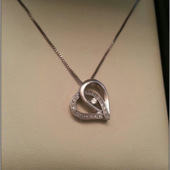 Diamond heart pendant necklace