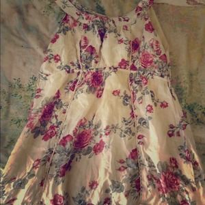 WHITE DRESS WITH ROSE PRINT