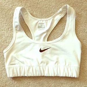NIKE Pro Women's Sports Bra
