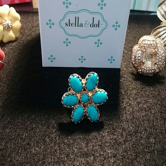 Stella & Dot Lily Flower Ring