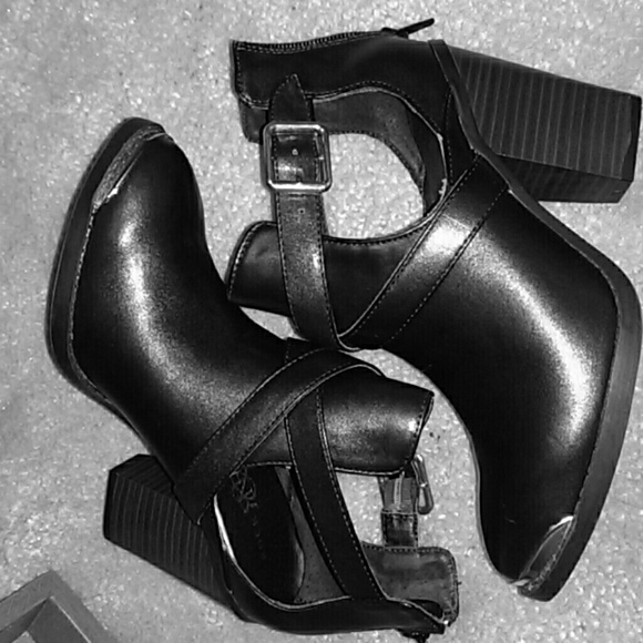 Black a Rock & Republic boots