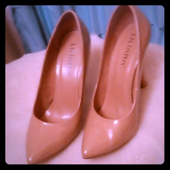 Nude patent pumps