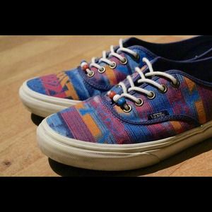 Vans Authentic Slim Tribal Print Men 7.5/Women 9.0