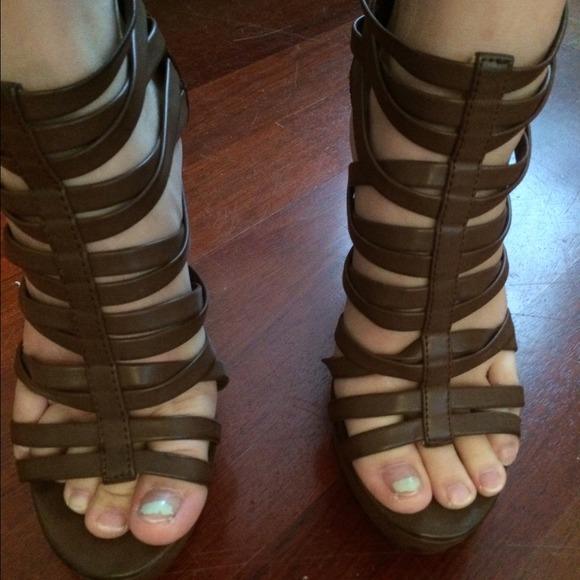 Forever 21 Dark Brown Heel - Picture 1 of 3