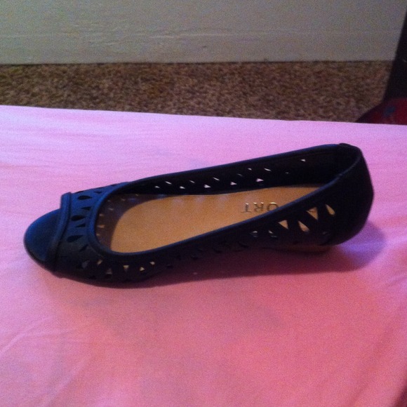 Black heels - Picture 3 of 3