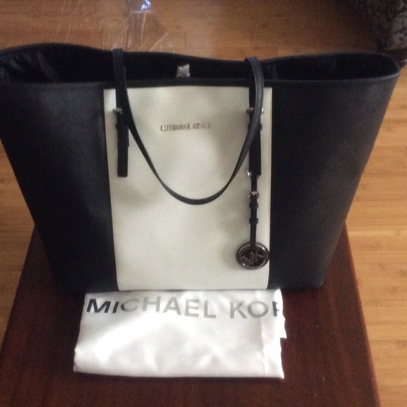 MICHAEL KORS BRAND NEW sold on another site - Picture 4 of 4