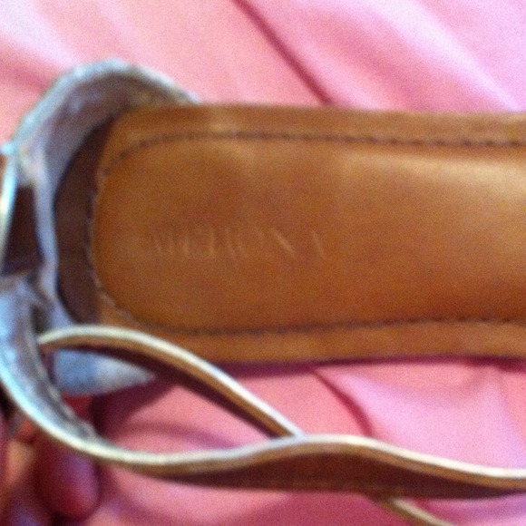 Light brown shoes - Picture 2 of 3