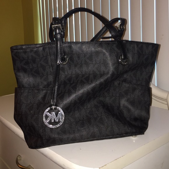 MK PURSE