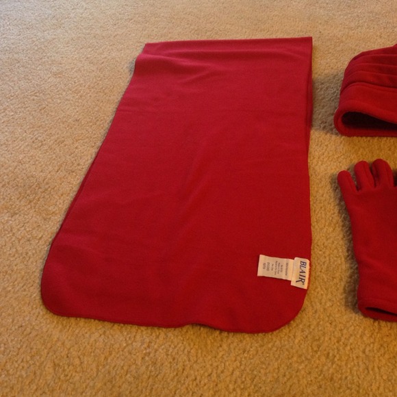 Hat gloves and scarf - Picture 3 of 4