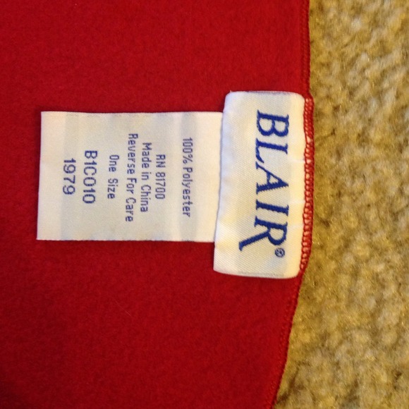 Hat gloves and scarf - Picture 4 of 4