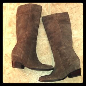 Beautiful Taupe Olive Crown Vintage Leather Boots