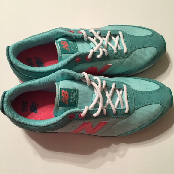 ❌Sold❌🎉PM Editor Pick🎉 New Balance Sneakers - Picture 2 of 4